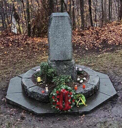 Památník na Perštýně, foto Místní komise Perštýn